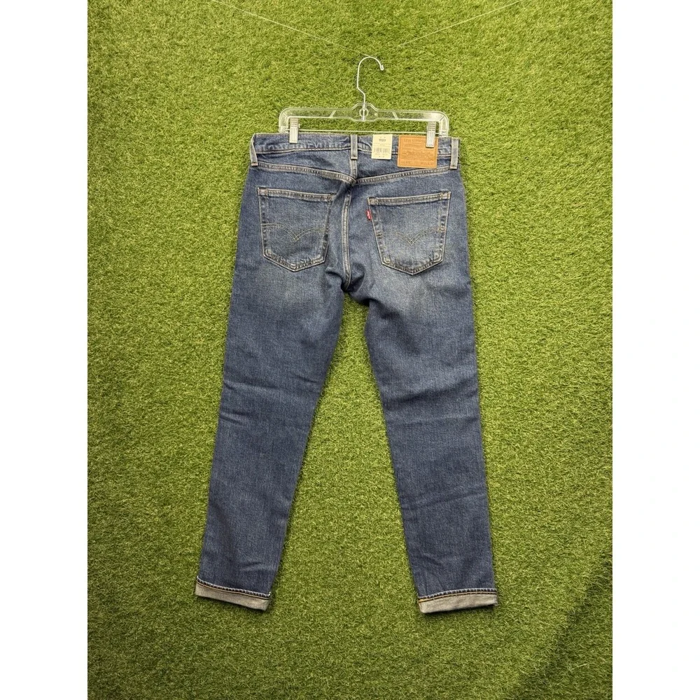 Levis shop confidence